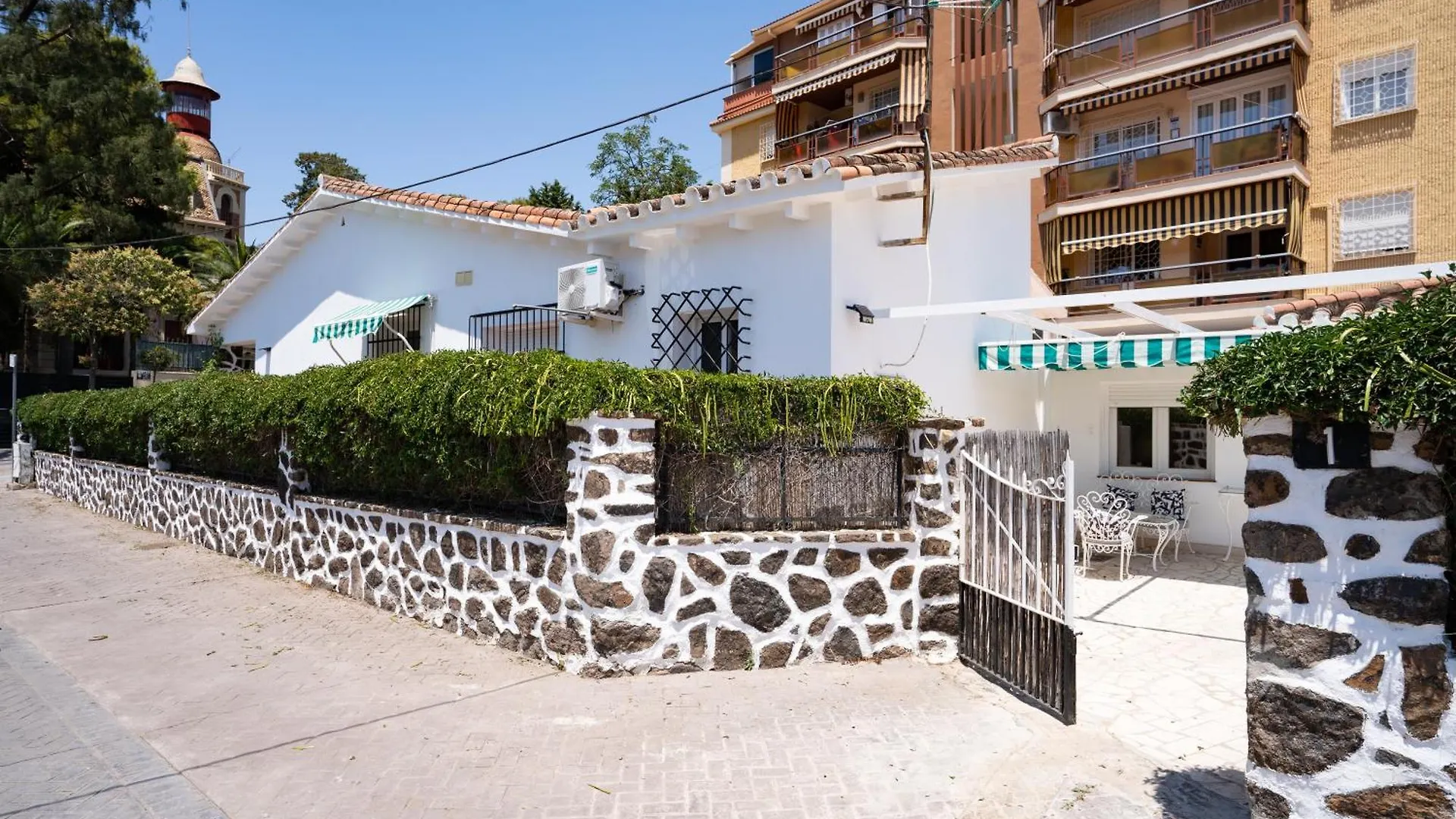Dom wakacyjny Pedregalejo Casita - Walkable To Beach Malaga Hiszpania